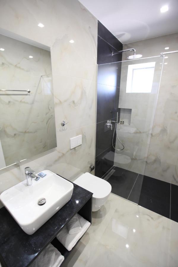 Sea Breeze Villa Sarandë Eksteriør billede