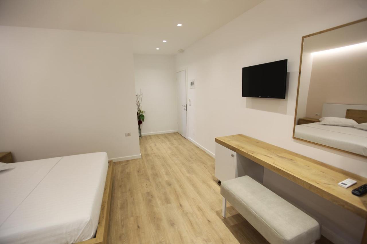 Sea Breeze Villa Sarandë Eksteriør billede