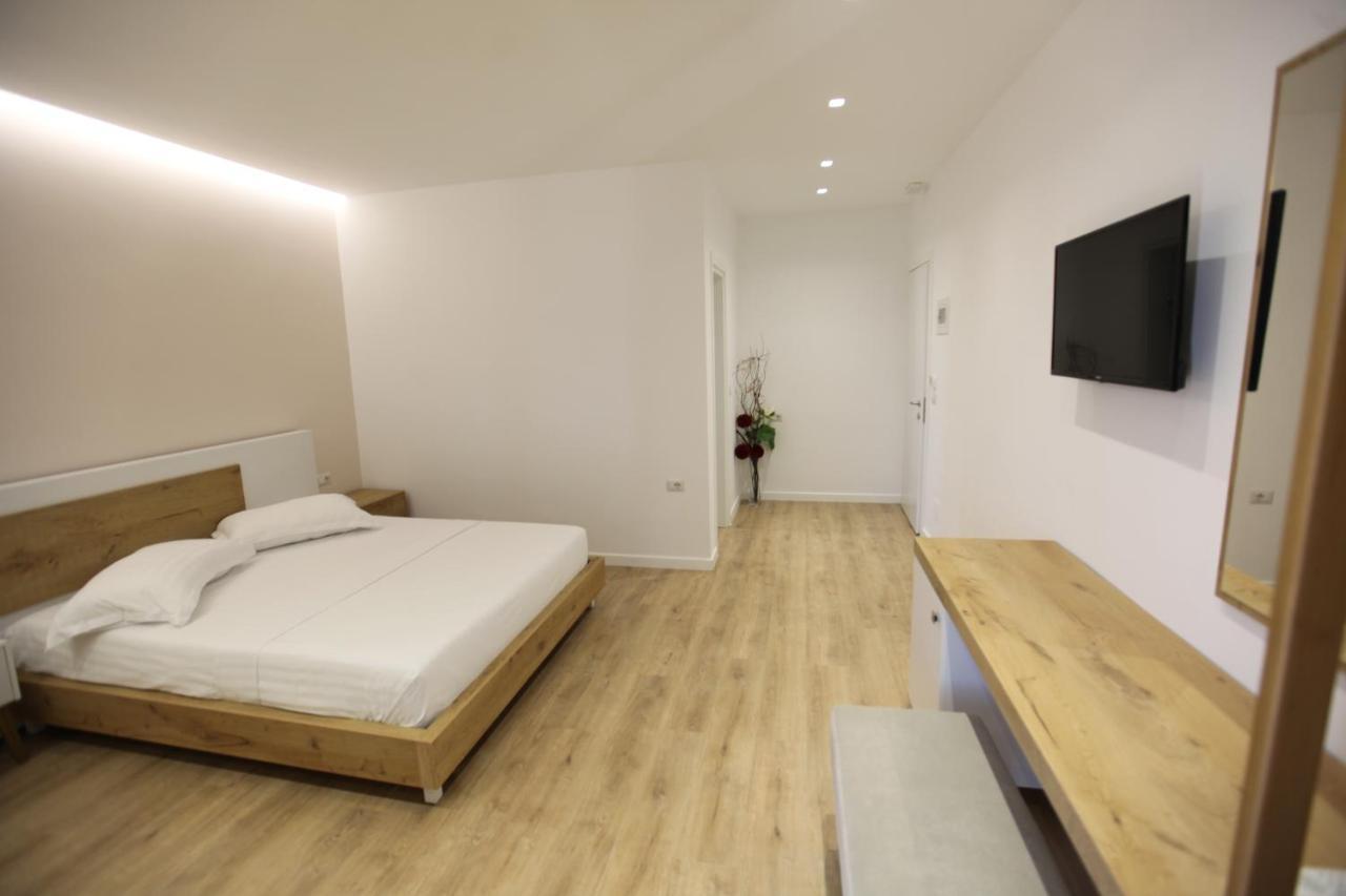 Sea Breeze Villa Sarandë Eksteriør billede