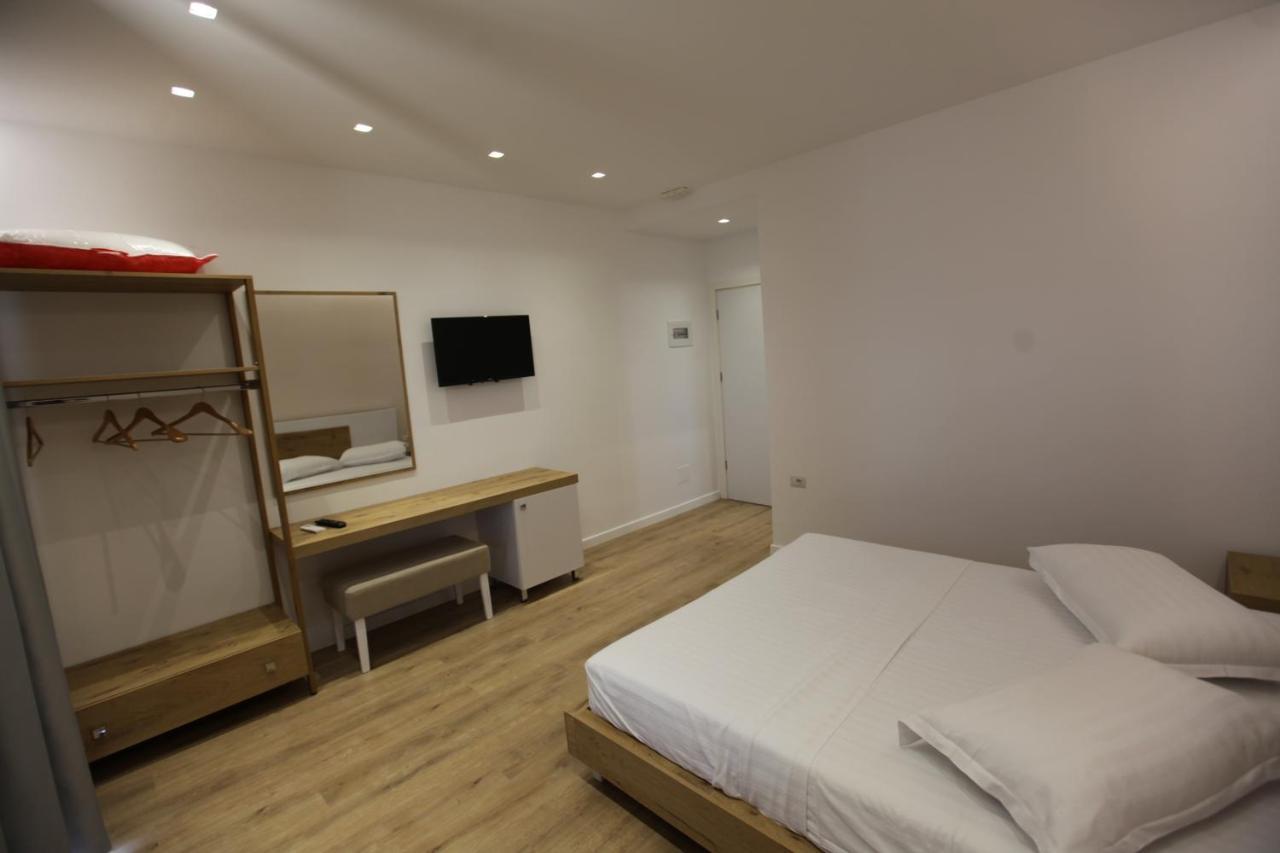 Sea Breeze Villa Sarandë Eksteriør billede