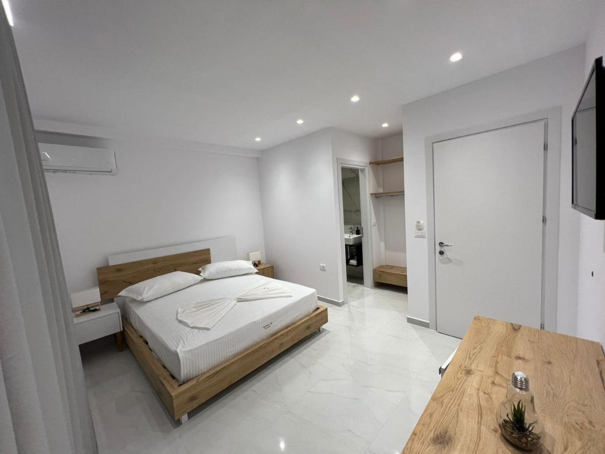 Sea Breeze Villa Sarandë Eksteriør billede