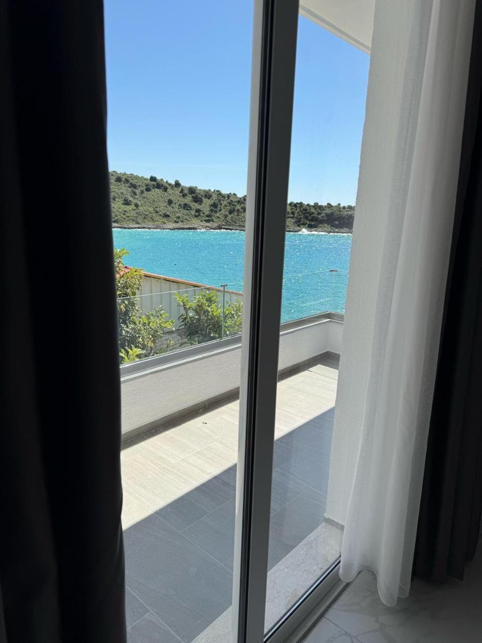 Sea Breeze Villa Sarandë Eksteriør billede