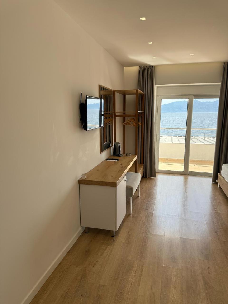 Sea Breeze Villa Sarandë Eksteriør billede