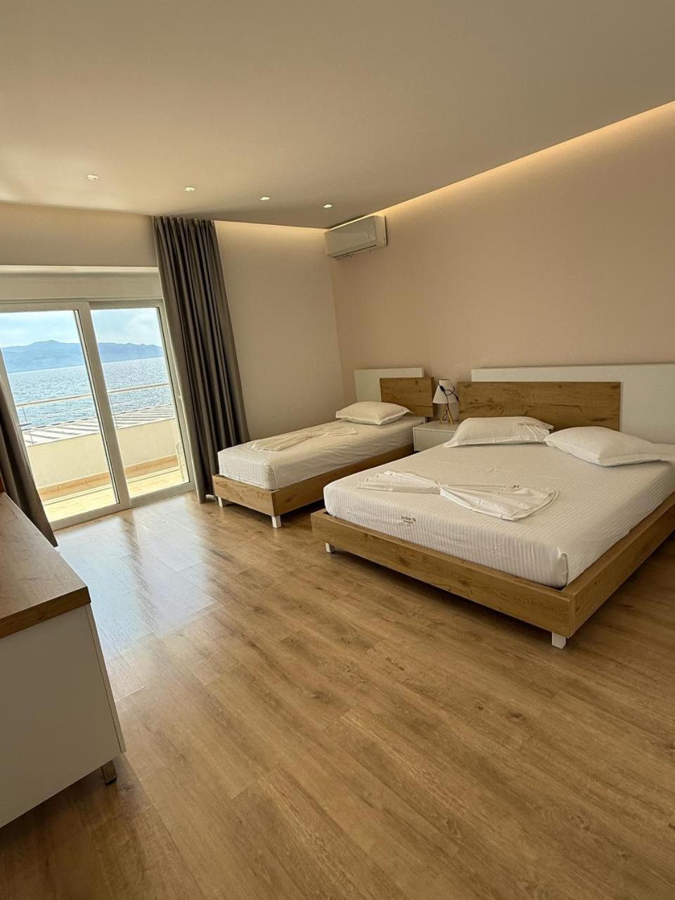 Sea Breeze Villa Sarandë Eksteriør billede