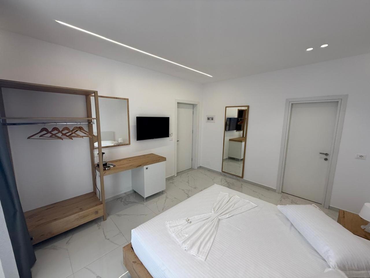 Sea Breeze Villa Sarandë Eksteriør billede