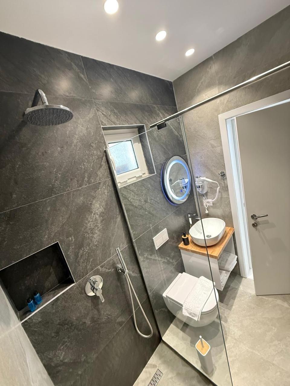 Sea Breeze Villa Sarandë Eksteriør billede